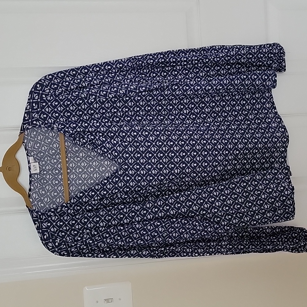 Gap LS V-neck blouse